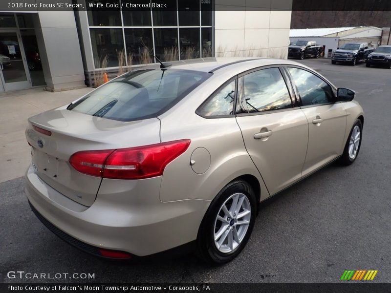 White Gold / Charcoal Black 2018 Ford Focus SE Sedan