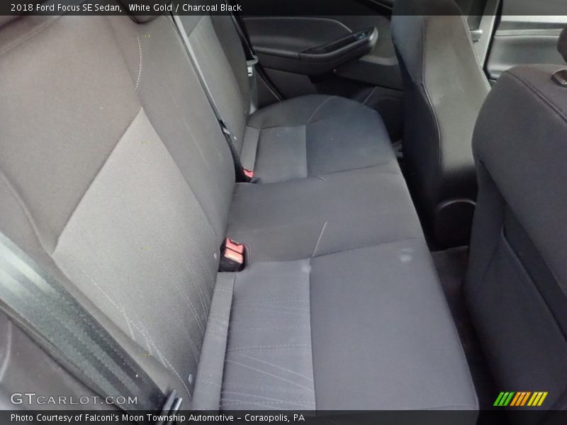White Gold / Charcoal Black 2018 Ford Focus SE Sedan
