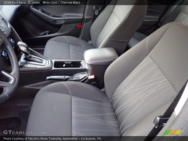 White Gold / Charcoal Black 2018 Ford Focus SE Sedan