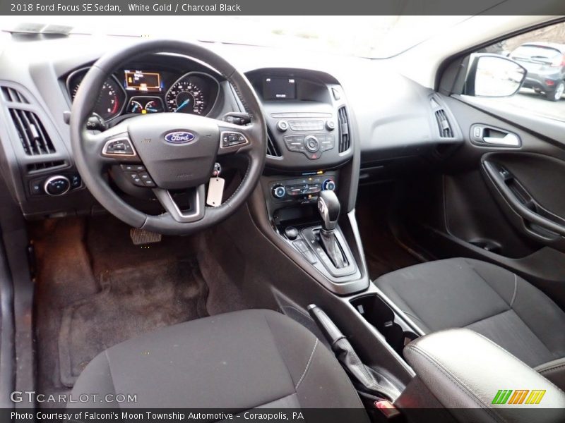 White Gold / Charcoal Black 2018 Ford Focus SE Sedan