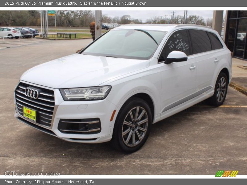 Front 3/4 View of 2019 Q7 55 Premium Plus quattro