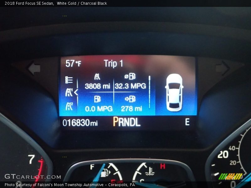 White Gold / Charcoal Black 2018 Ford Focus SE Sedan