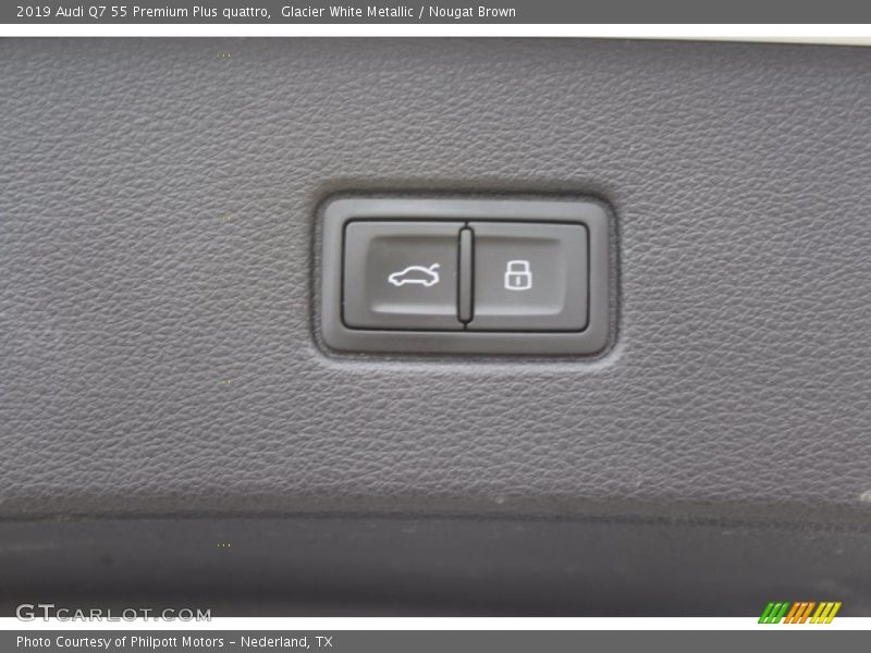 Glacier White Metallic / Nougat Brown 2019 Audi Q7 55 Premium Plus quattro