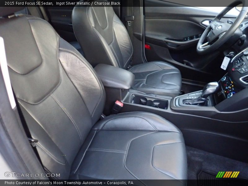 Ingot Silver Metallic / Charcoal Black 2015 Ford Focus SE Sedan