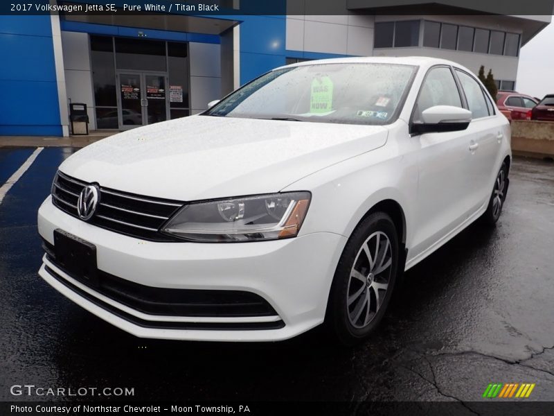 Pure White / Titan Black 2017 Volkswagen Jetta SE