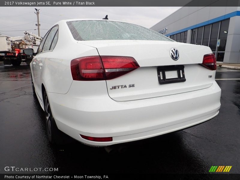 Pure White / Titan Black 2017 Volkswagen Jetta SE