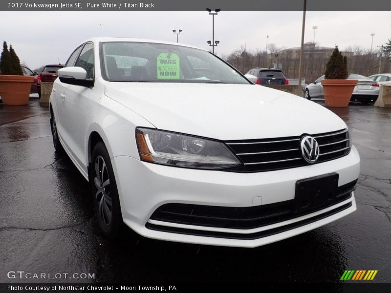 Pure White / Titan Black 2017 Volkswagen Jetta SE