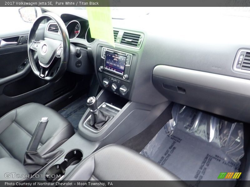 Pure White / Titan Black 2017 Volkswagen Jetta SE