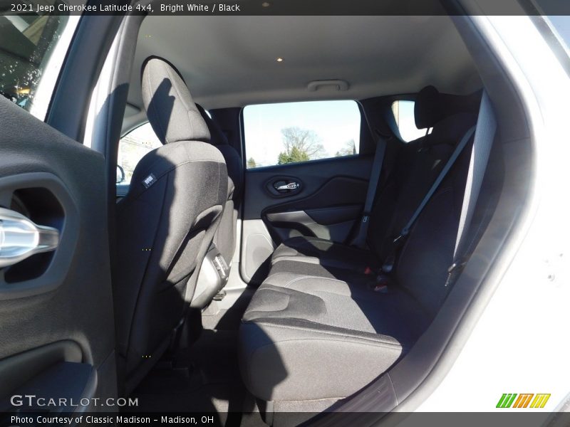 Bright White / Black 2021 Jeep Cherokee Latitude 4x4
