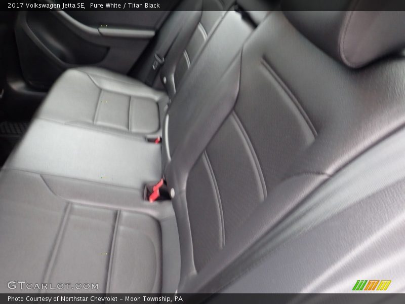 Pure White / Titan Black 2017 Volkswagen Jetta SE