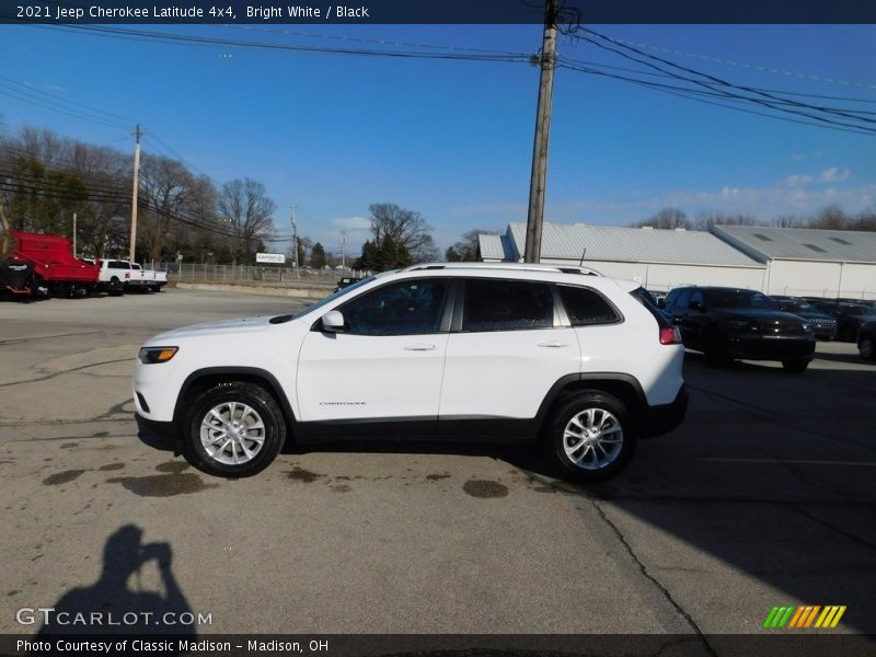 Bright White / Black 2021 Jeep Cherokee Latitude 4x4