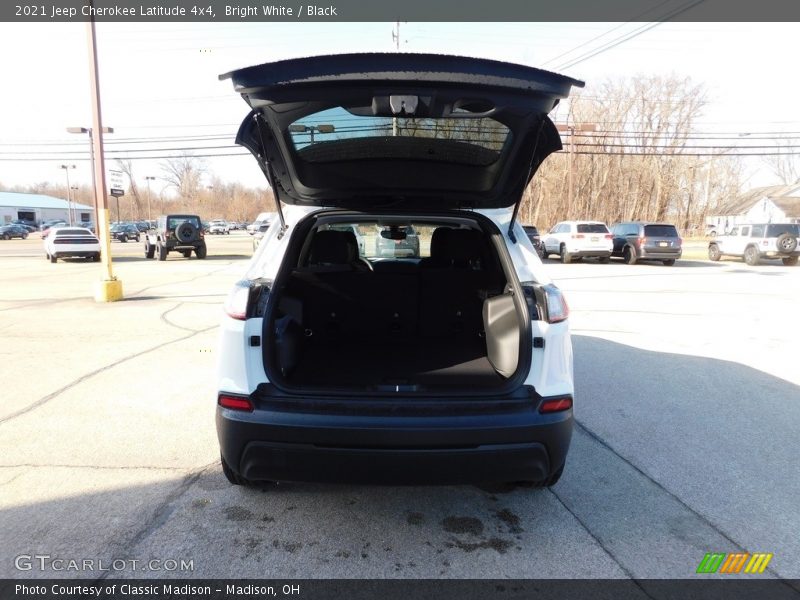 Bright White / Black 2021 Jeep Cherokee Latitude 4x4