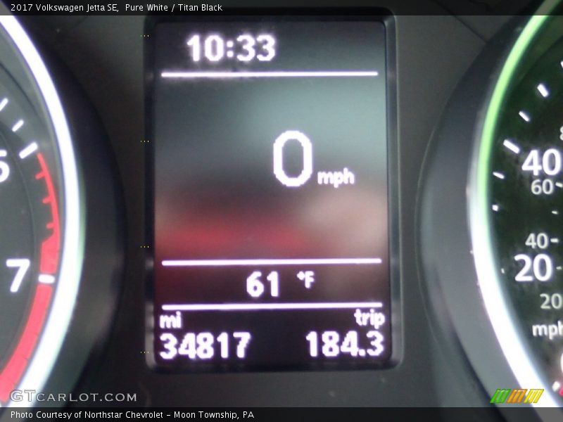 Pure White / Titan Black 2017 Volkswagen Jetta SE