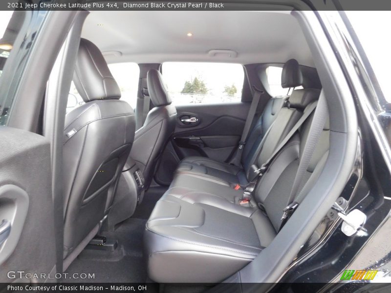 Diamond Black Crystal Pearl / Black 2021 Jeep Cherokee Latitude Plus 4x4