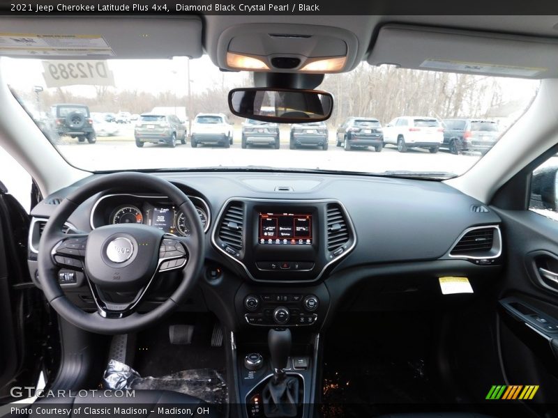 Diamond Black Crystal Pearl / Black 2021 Jeep Cherokee Latitude Plus 4x4