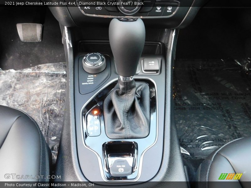 Diamond Black Crystal Pearl / Black 2021 Jeep Cherokee Latitude Plus 4x4