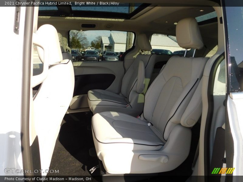 Bright White / Black/Alloy 2021 Chrysler Pacifica Hybrid Limited