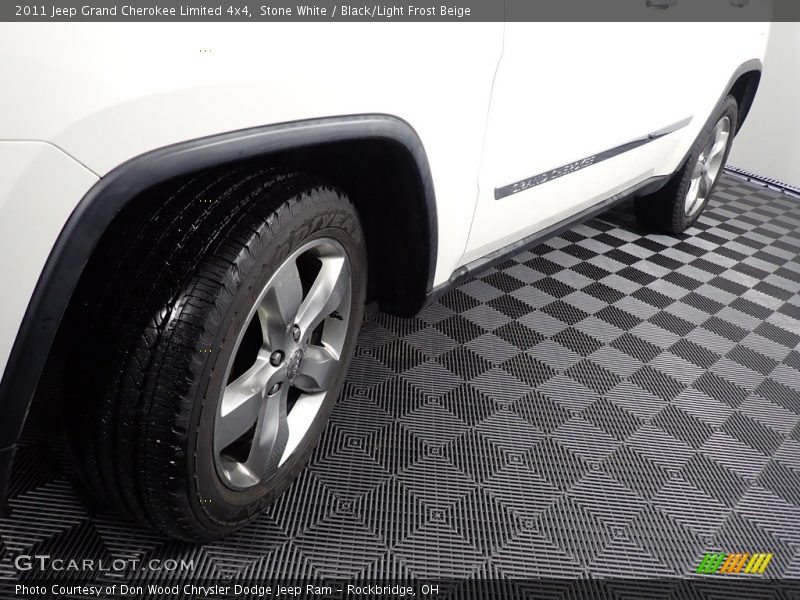 Stone White / Black/Light Frost Beige 2011 Jeep Grand Cherokee Limited 4x4