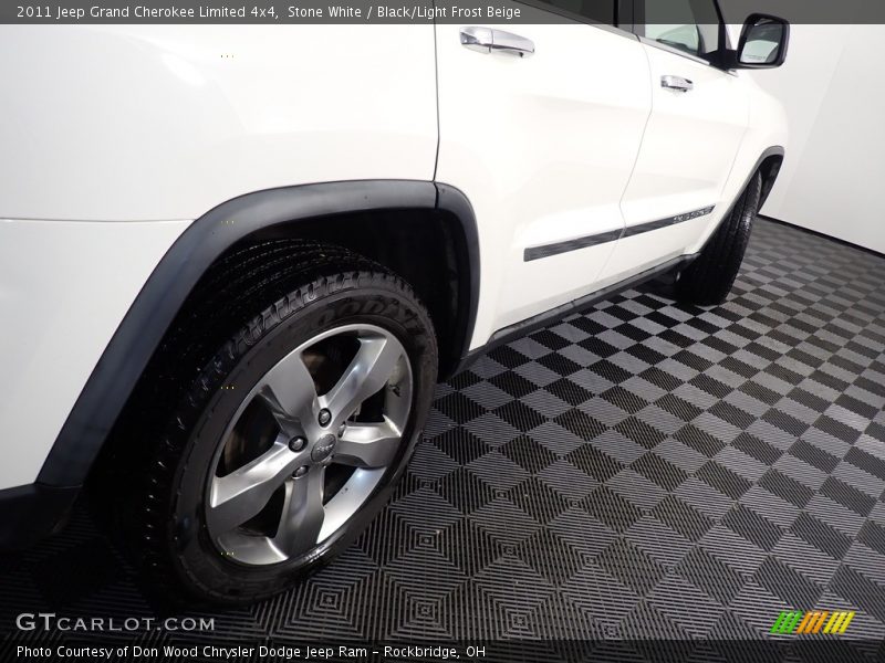 Stone White / Black/Light Frost Beige 2011 Jeep Grand Cherokee Limited 4x4