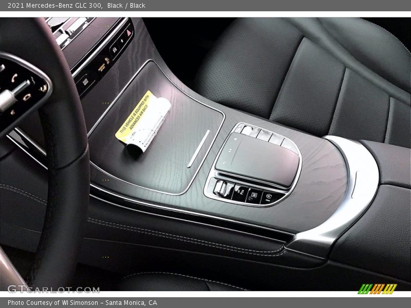 Black / Black 2021 Mercedes-Benz GLC 300