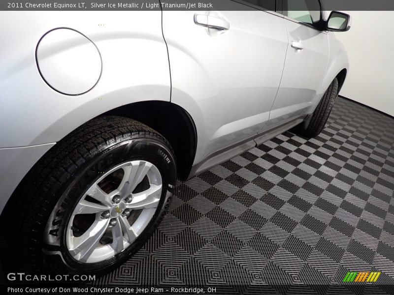 Silver Ice Metallic / Light Titanium/Jet Black 2011 Chevrolet Equinox LT