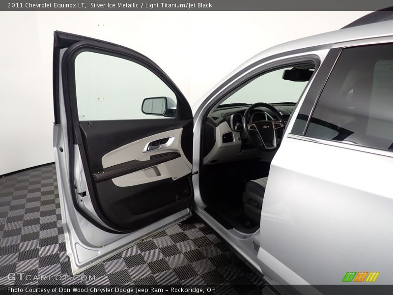Silver Ice Metallic / Light Titanium/Jet Black 2011 Chevrolet Equinox LT