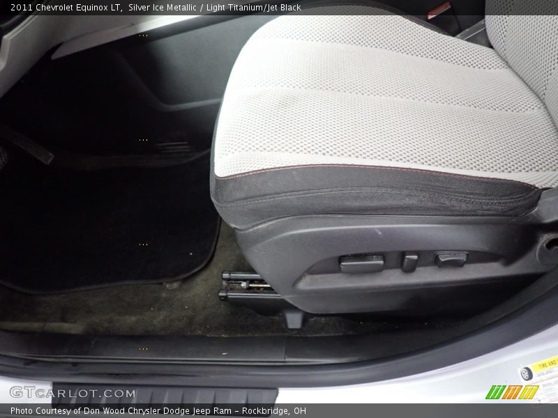 Silver Ice Metallic / Light Titanium/Jet Black 2011 Chevrolet Equinox LT