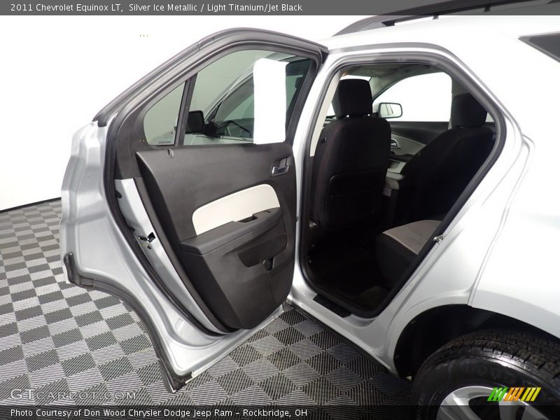 Silver Ice Metallic / Light Titanium/Jet Black 2011 Chevrolet Equinox LT