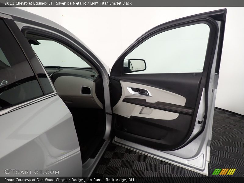 Silver Ice Metallic / Light Titanium/Jet Black 2011 Chevrolet Equinox LT