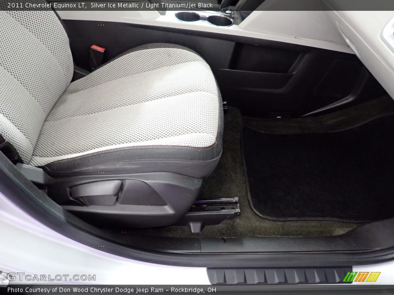 Silver Ice Metallic / Light Titanium/Jet Black 2011 Chevrolet Equinox LT