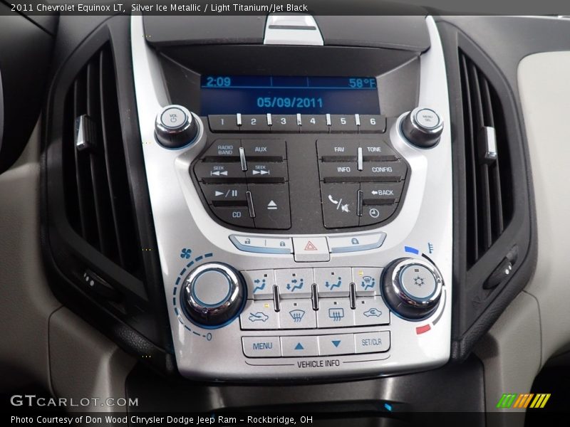 Silver Ice Metallic / Light Titanium/Jet Black 2011 Chevrolet Equinox LT
