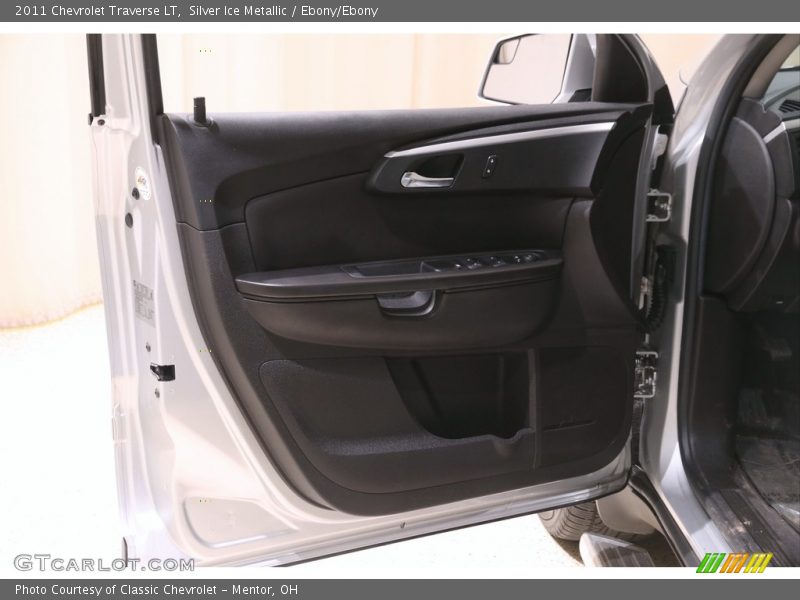 Silver Ice Metallic / Ebony/Ebony 2011 Chevrolet Traverse LT