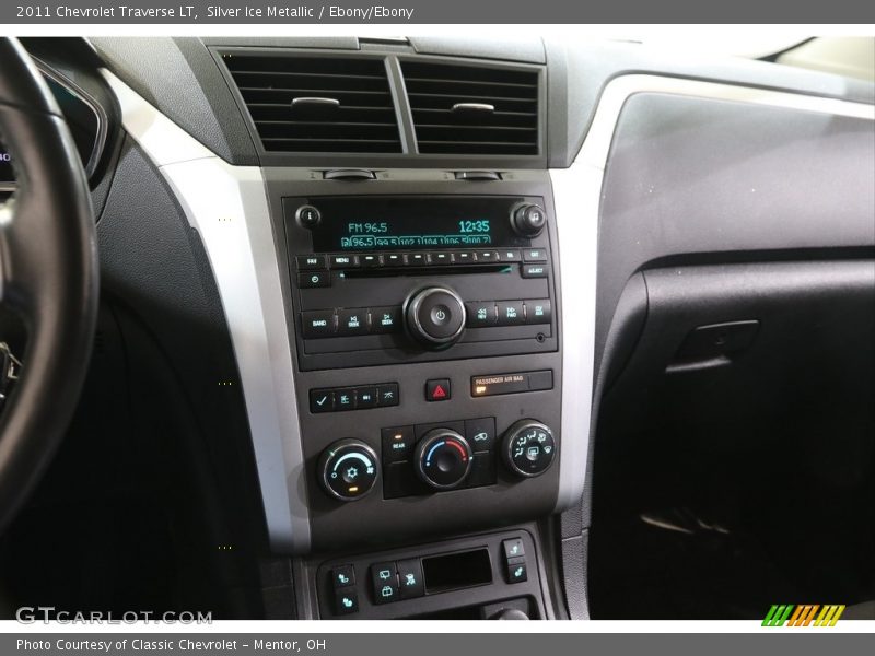 Silver Ice Metallic / Ebony/Ebony 2011 Chevrolet Traverse LT