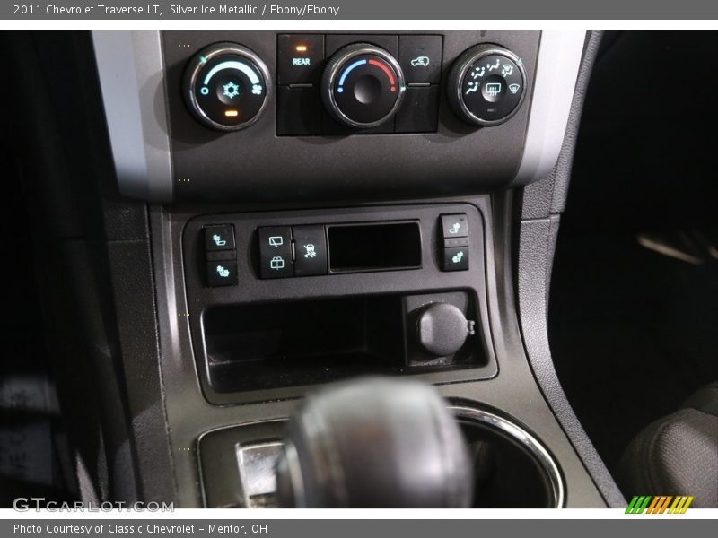 Silver Ice Metallic / Ebony/Ebony 2011 Chevrolet Traverse LT