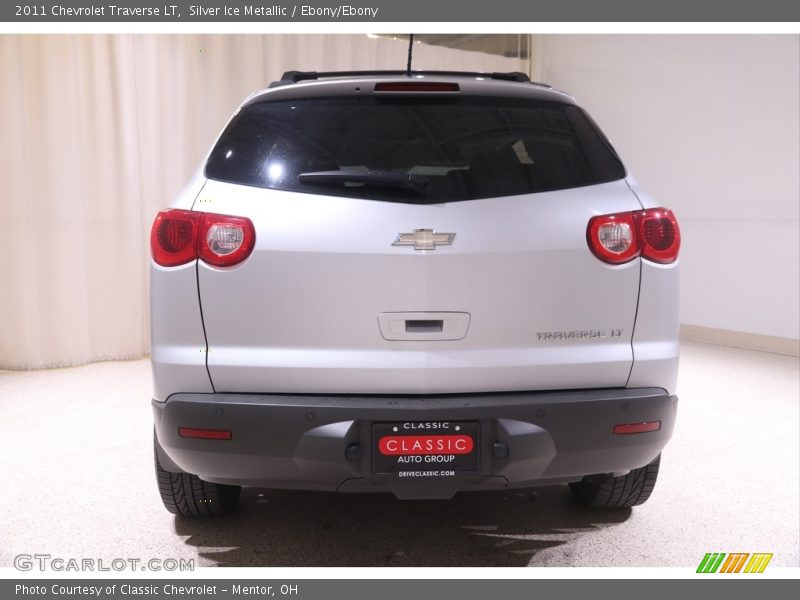 Silver Ice Metallic / Ebony/Ebony 2011 Chevrolet Traverse LT