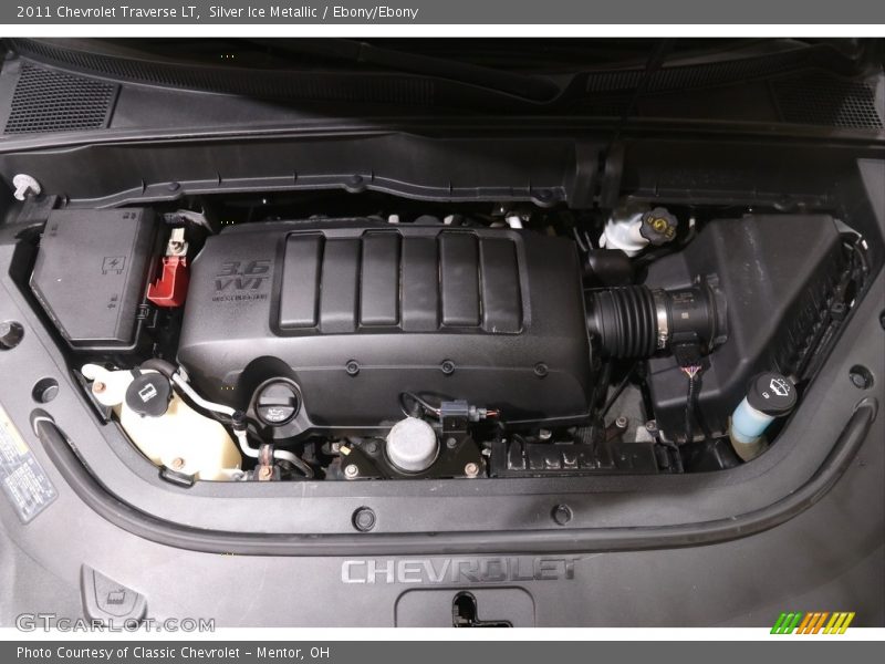 Silver Ice Metallic / Ebony/Ebony 2011 Chevrolet Traverse LT