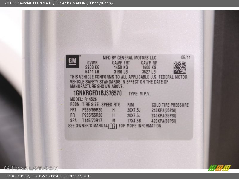 Silver Ice Metallic / Ebony/Ebony 2011 Chevrolet Traverse LT