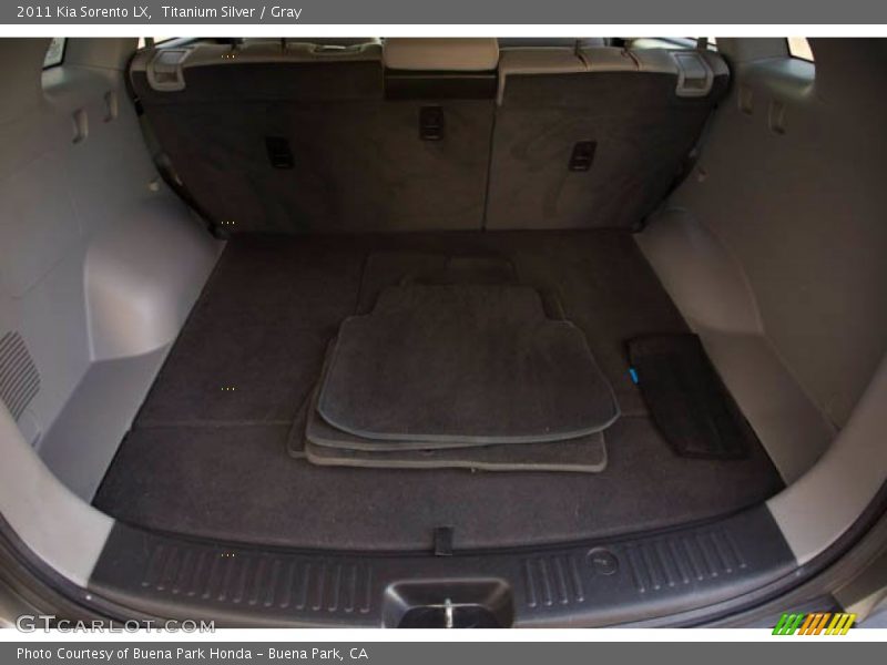 Titanium Silver / Gray 2011 Kia Sorento LX