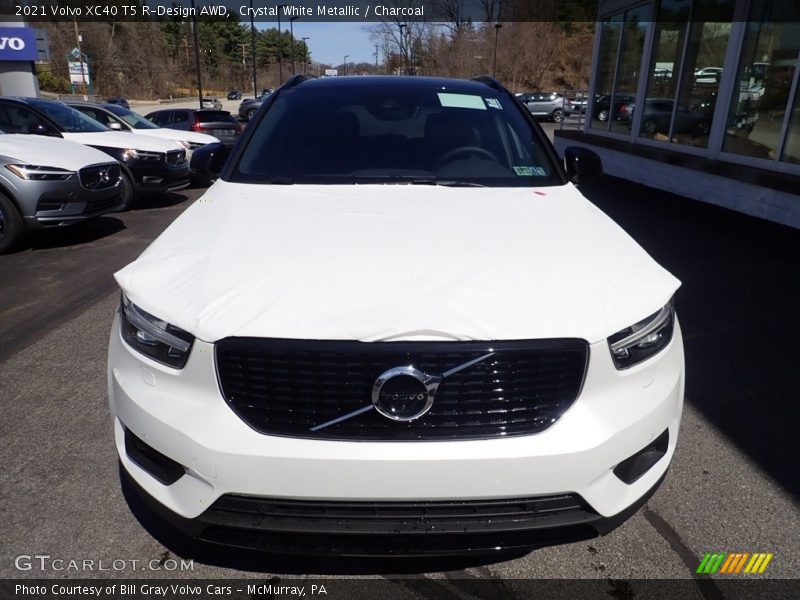 Crystal White Metallic / Charcoal 2021 Volvo XC40 T5 R-Design AWD