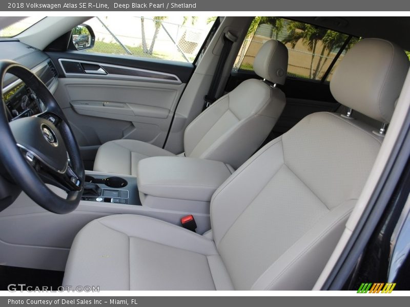 Front Seat of 2018 Atlas SE R-Line