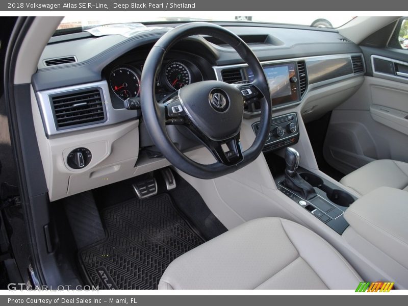  2018 Atlas SE R-Line Shetland Interior