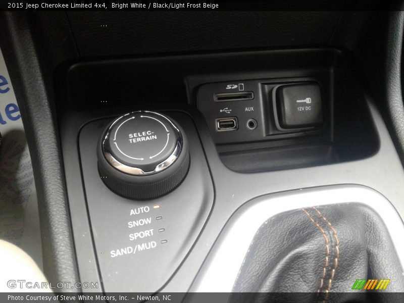 Bright White / Black/Light Frost Beige 2015 Jeep Cherokee Limited 4x4