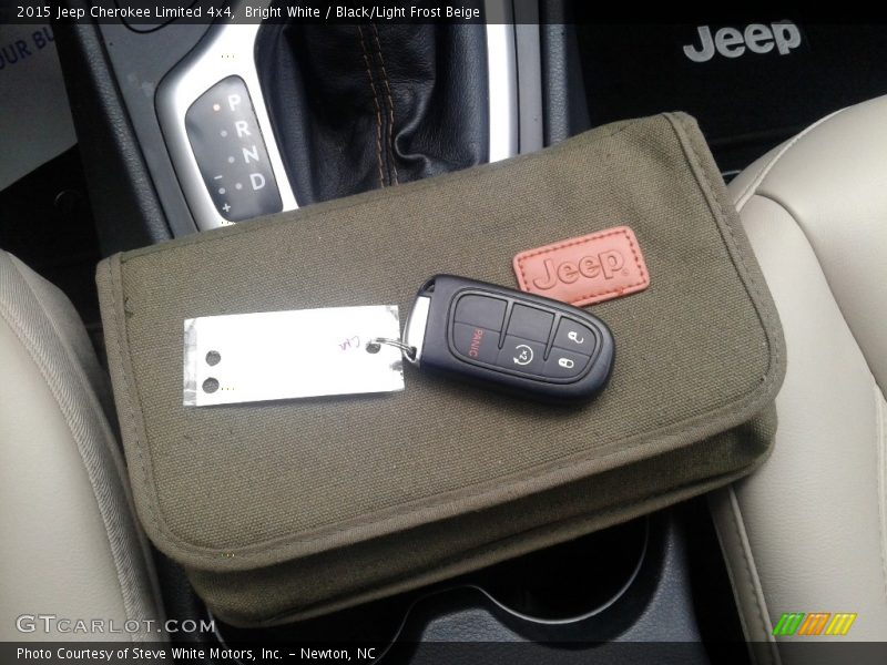 Bright White / Black/Light Frost Beige 2015 Jeep Cherokee Limited 4x4