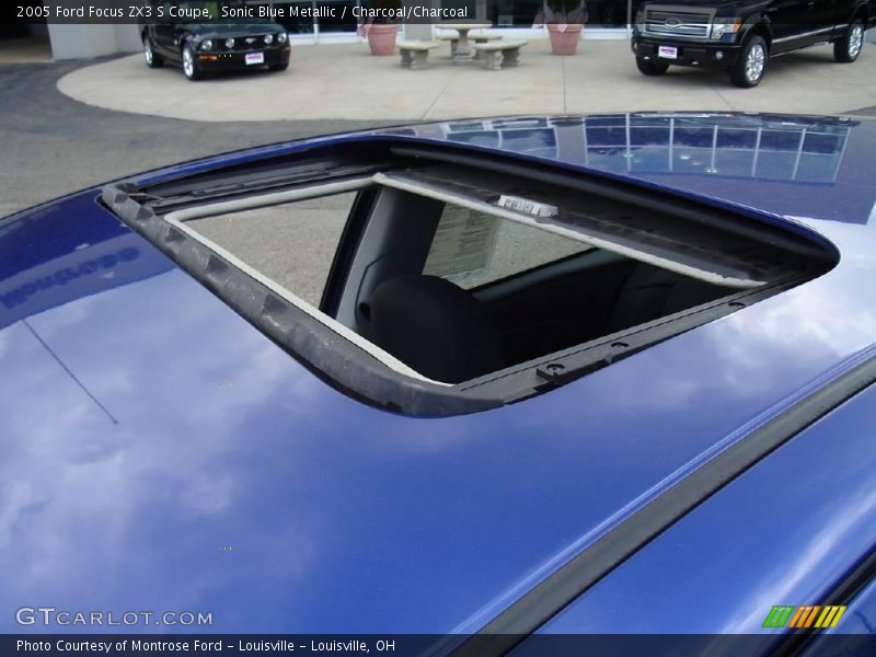 Sonic Blue Metallic / Charcoal/Charcoal 2005 Ford Focus ZX3 S Coupe