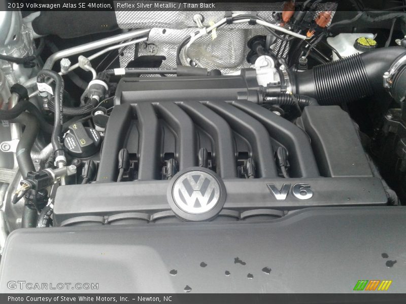 Reflex Silver Metallic / Titan Black 2019 Volkswagen Atlas SE 4Motion