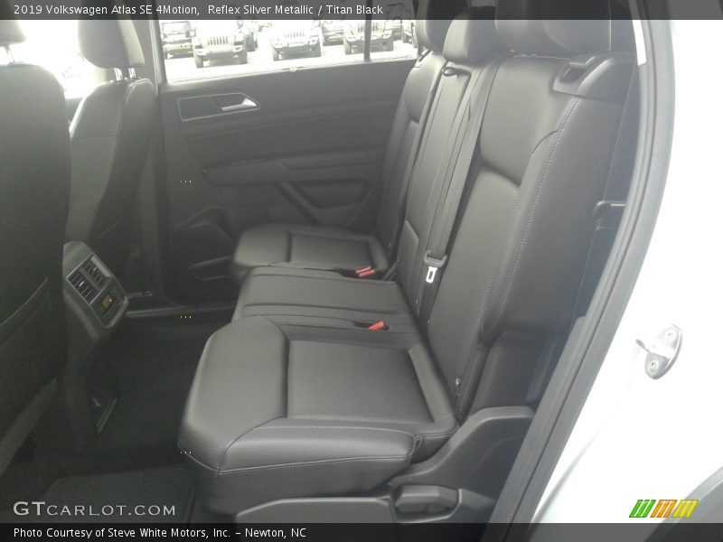 Reflex Silver Metallic / Titan Black 2019 Volkswagen Atlas SE 4Motion