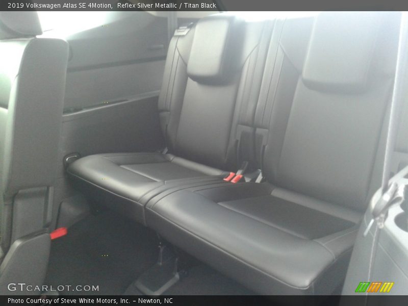 Reflex Silver Metallic / Titan Black 2019 Volkswagen Atlas SE 4Motion