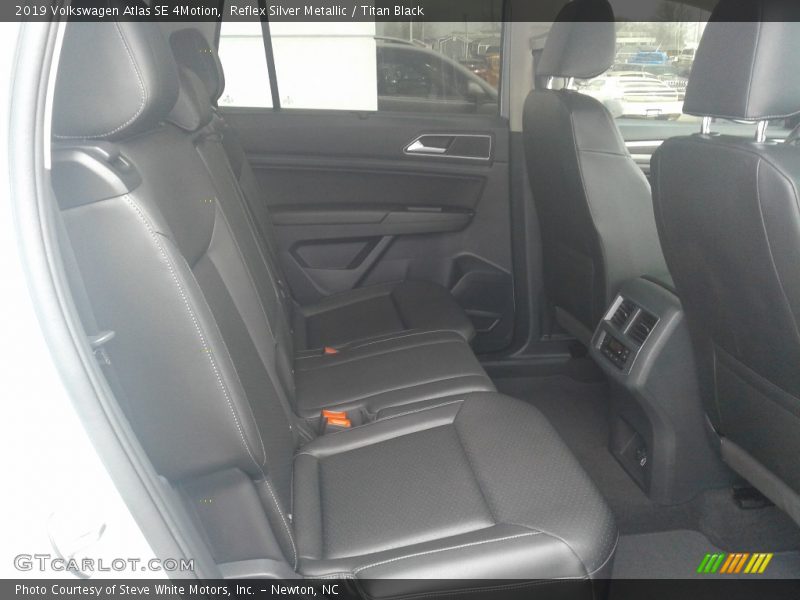 Reflex Silver Metallic / Titan Black 2019 Volkswagen Atlas SE 4Motion