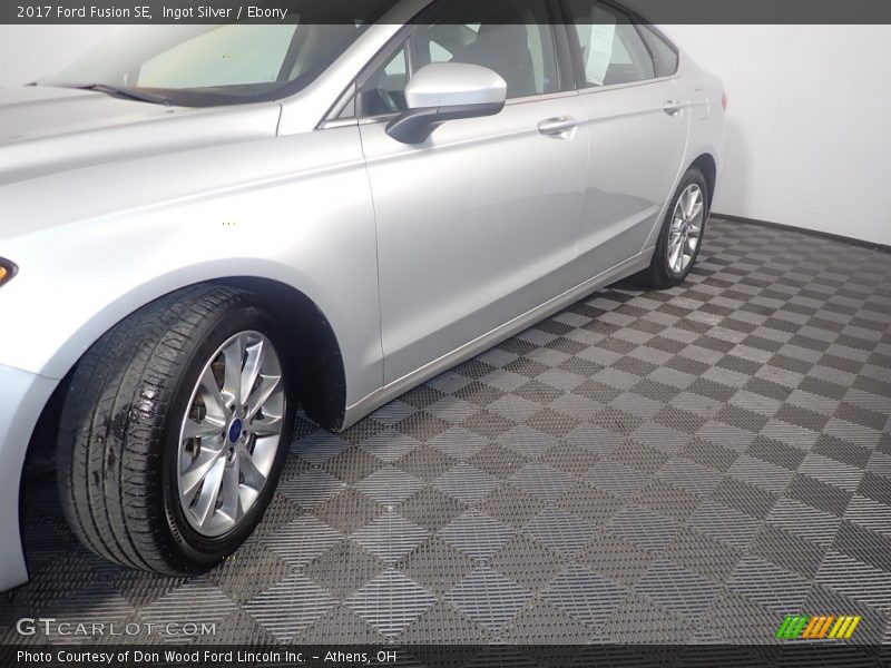 Ingot Silver / Ebony 2017 Ford Fusion SE