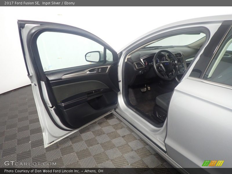 Ingot Silver / Ebony 2017 Ford Fusion SE
